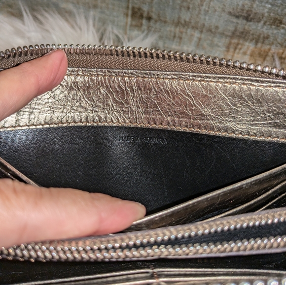 Chloe Paddington Metallic Gold Long Zippy Wallet - Picture 8 of 13